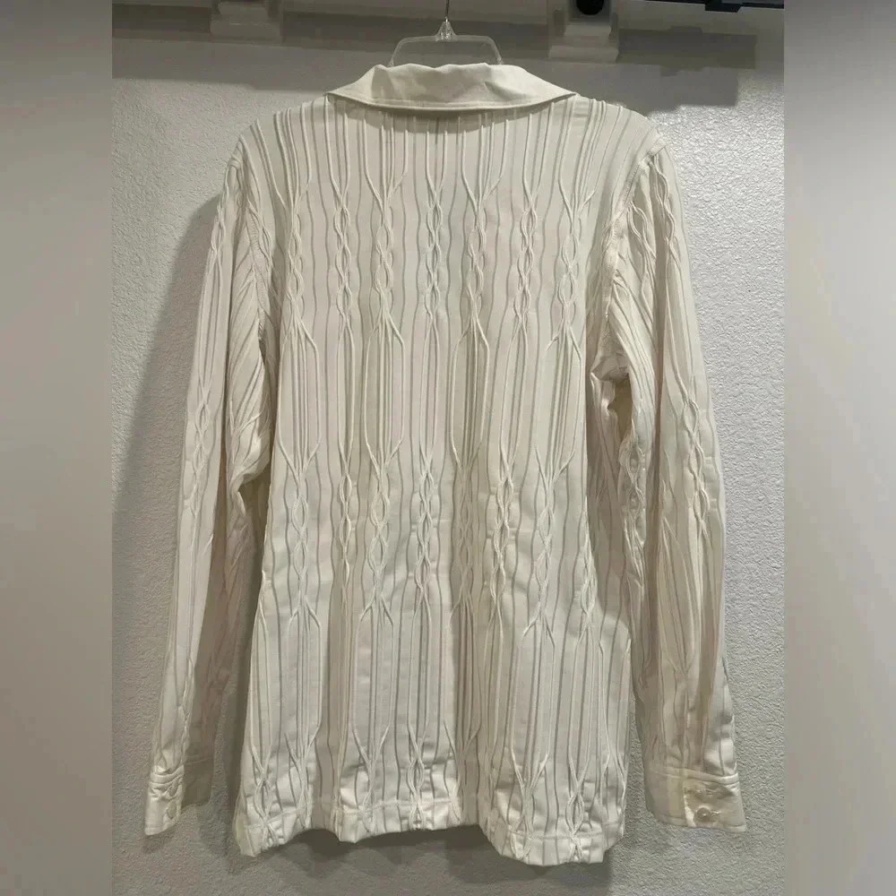 Chico’s winter white blouse. Fabric detail some sheer, some raised texture Sz 3 - Picture 3 of 8